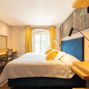 https://domus-maritima.hotels-in-trogir.com